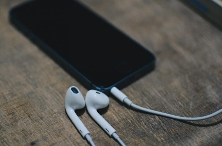 Solutions to fix iPhone stuck in headphone mode. (SOLVED) BounceGeek